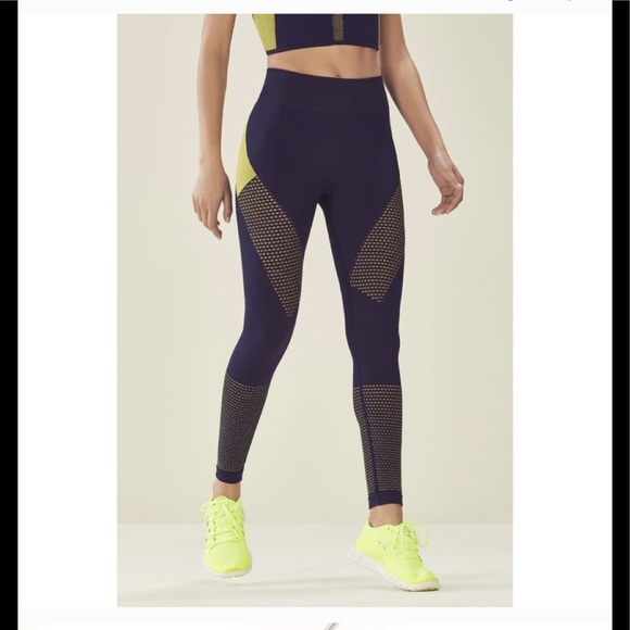 *sold*Rare Demi Lovato Fabletics Leggings - Picture 4 of 9